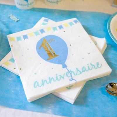 Serviette de table anniversaire 1 an bleu ciel dore et blanc