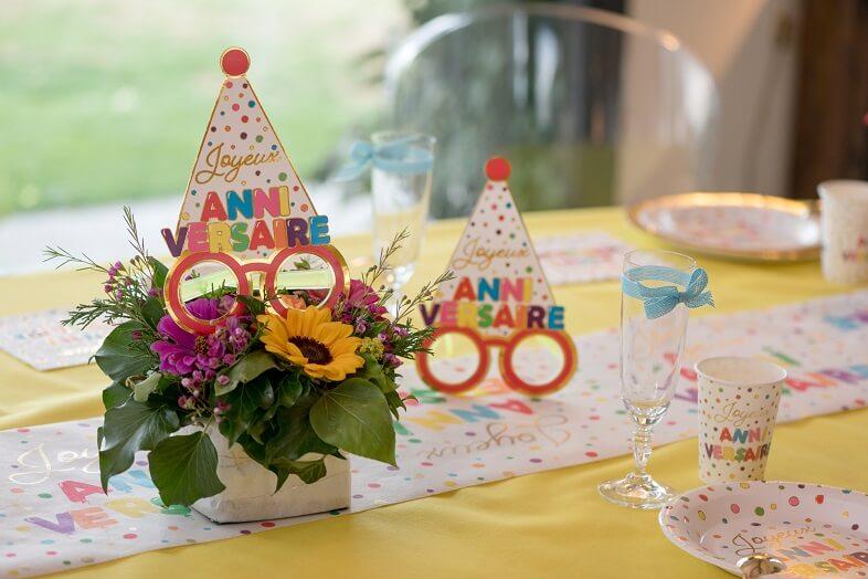 Soiree de fete enfant avec lunette joyeux anniversaire