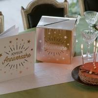 Tirelire urne livre d or joyeux anniversaire rose gold metallique et blanc