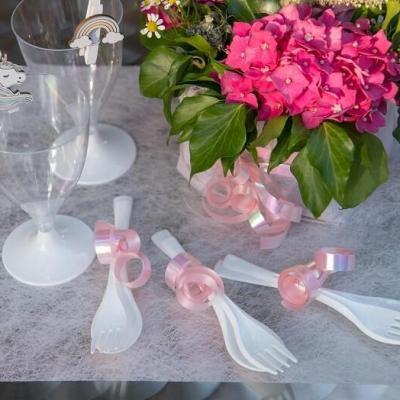 Verre a pied blanc en plastique reutilisable