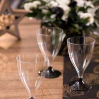 Verre a pied plastique reutilisable en noir et transparent